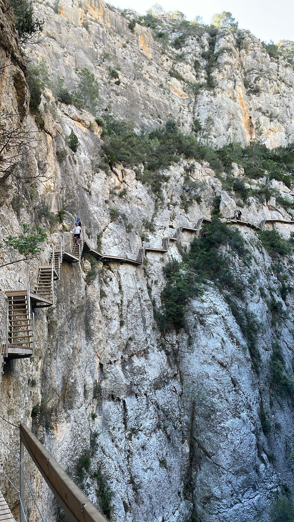 El acceso a la pasarela de Relleu.