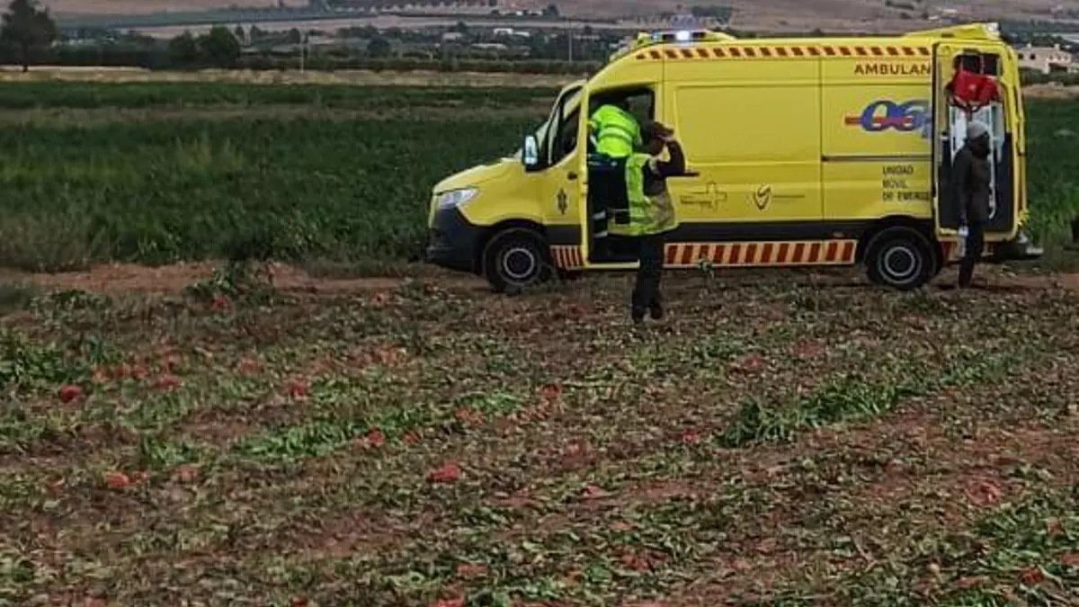Herido grave un trabajador agrícola atropellado por un tractor en una finca de Mazarrón