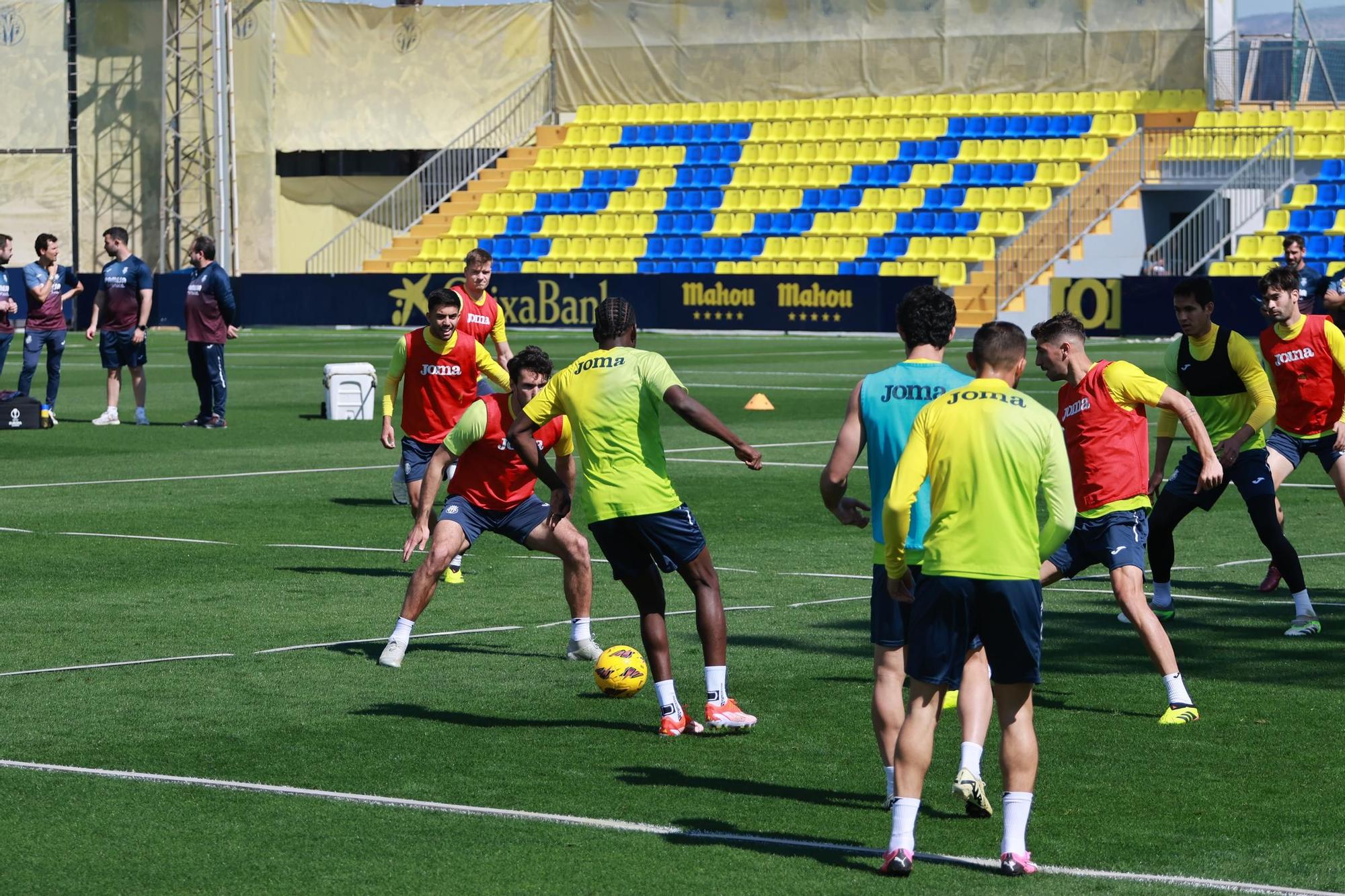 Galería | La afición del Villarreal disfruta con sus ídolos en el entrenamiento de puertas abiertas