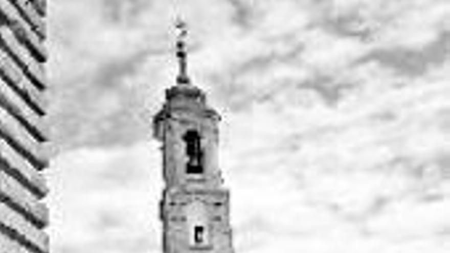 La torre de la iglesia muestra su esplendor[piefoto3.100]La torre de Pastriz es de estilo mudéjar.