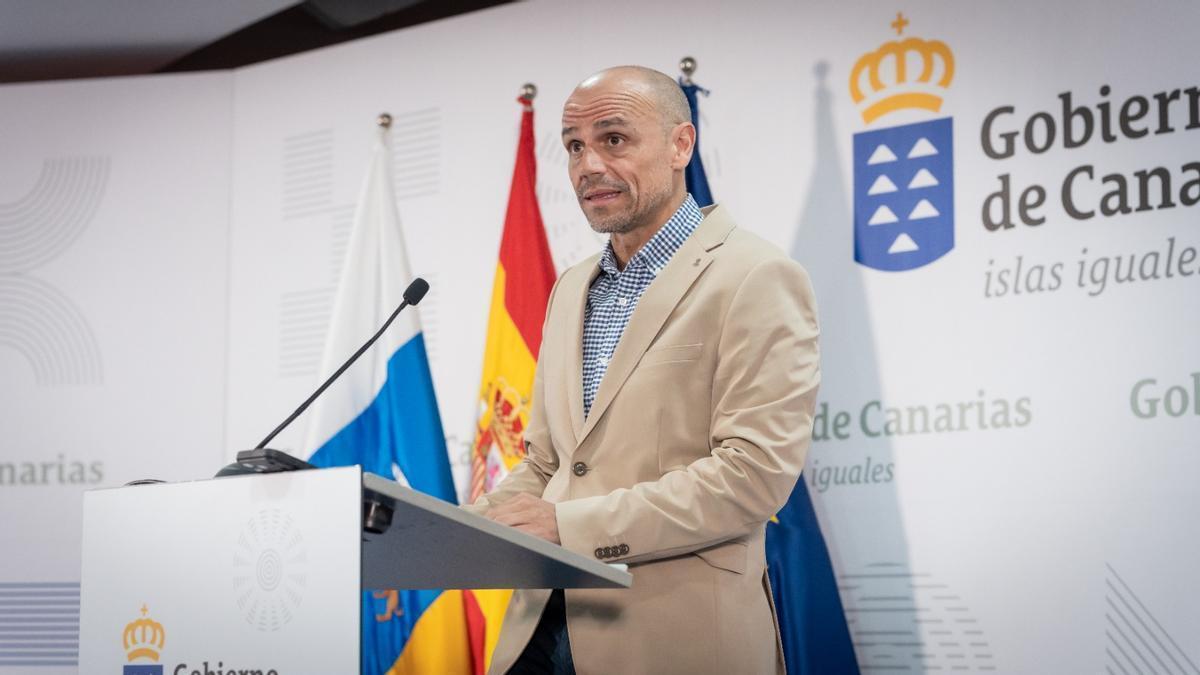 El portavoz del Ejecutivo canario, Alfonso Cabello, en la rueda de prensa posterior al Consejo de Gobierno.