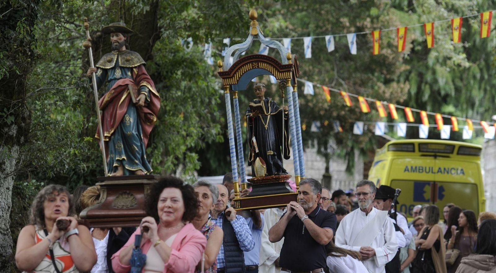 Ofrenda de cientos de velas para el querido santo. | Bernabé/Javiel Lalín |