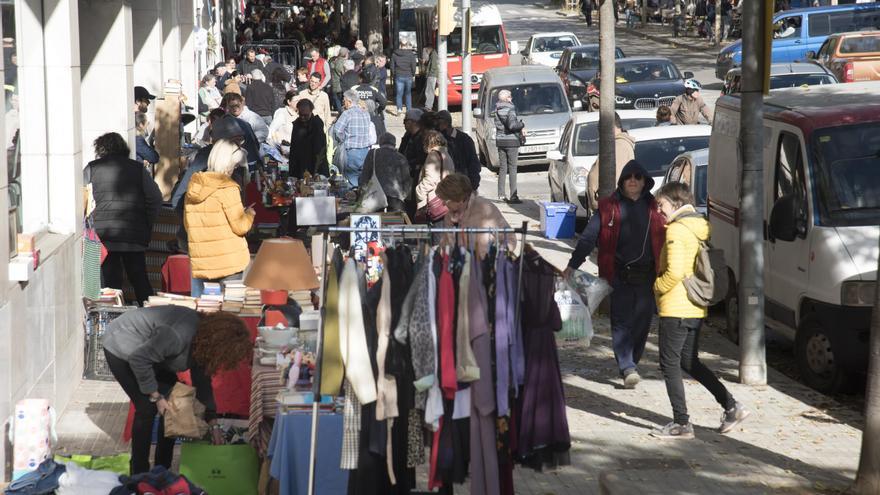 Gran mercat de segona mà al barri de Valldaura, dissabte