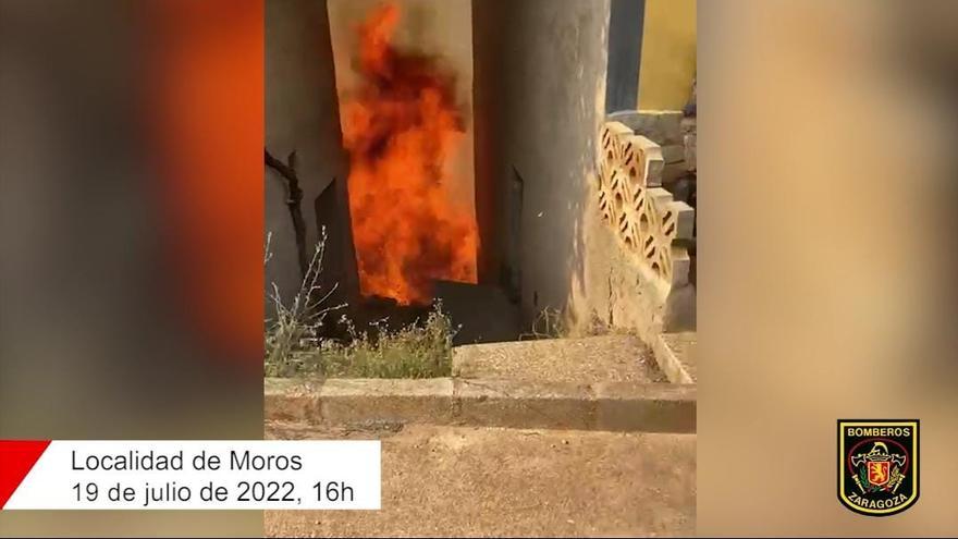 Vídeo del incendio en la localidad de Moros grabado por los Bomberos