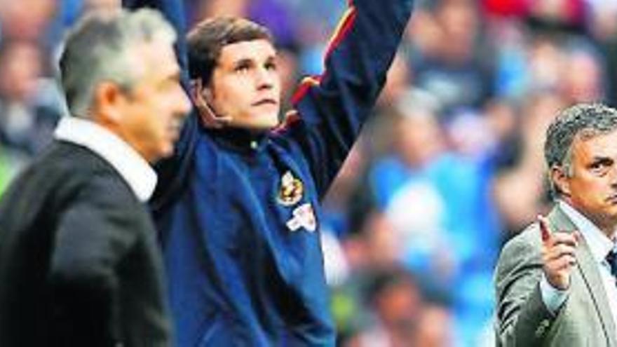 Preciado y Mourinho en un partido en el Bernabeu.