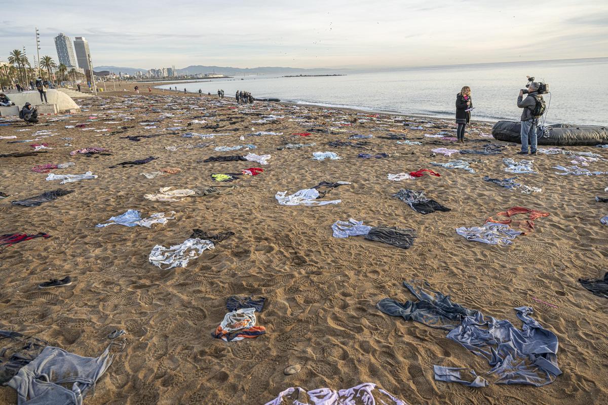 Denuncian miles de muertes en el Mediterráneo este lunes en la Barceloneta