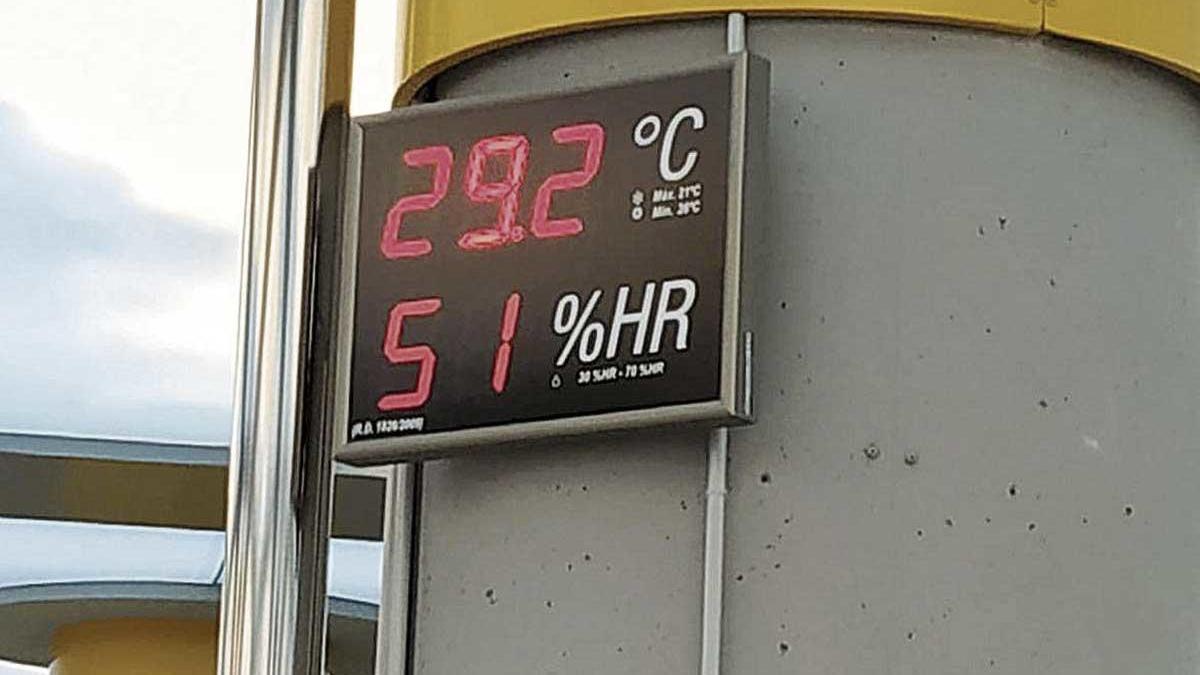 Casi 30 grados en el control de pasajeros del aeropuerto