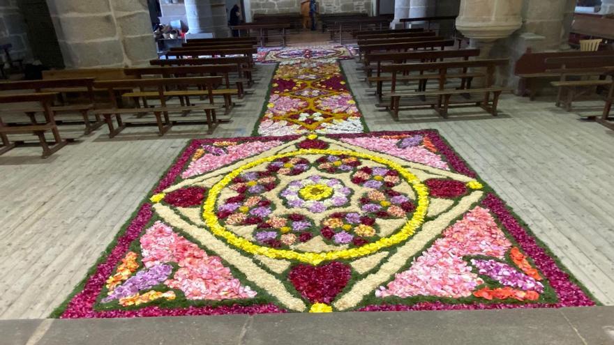 GALERÍA | El pueblo de Zamora que hace alfombras gigantes de flores para el Corpus