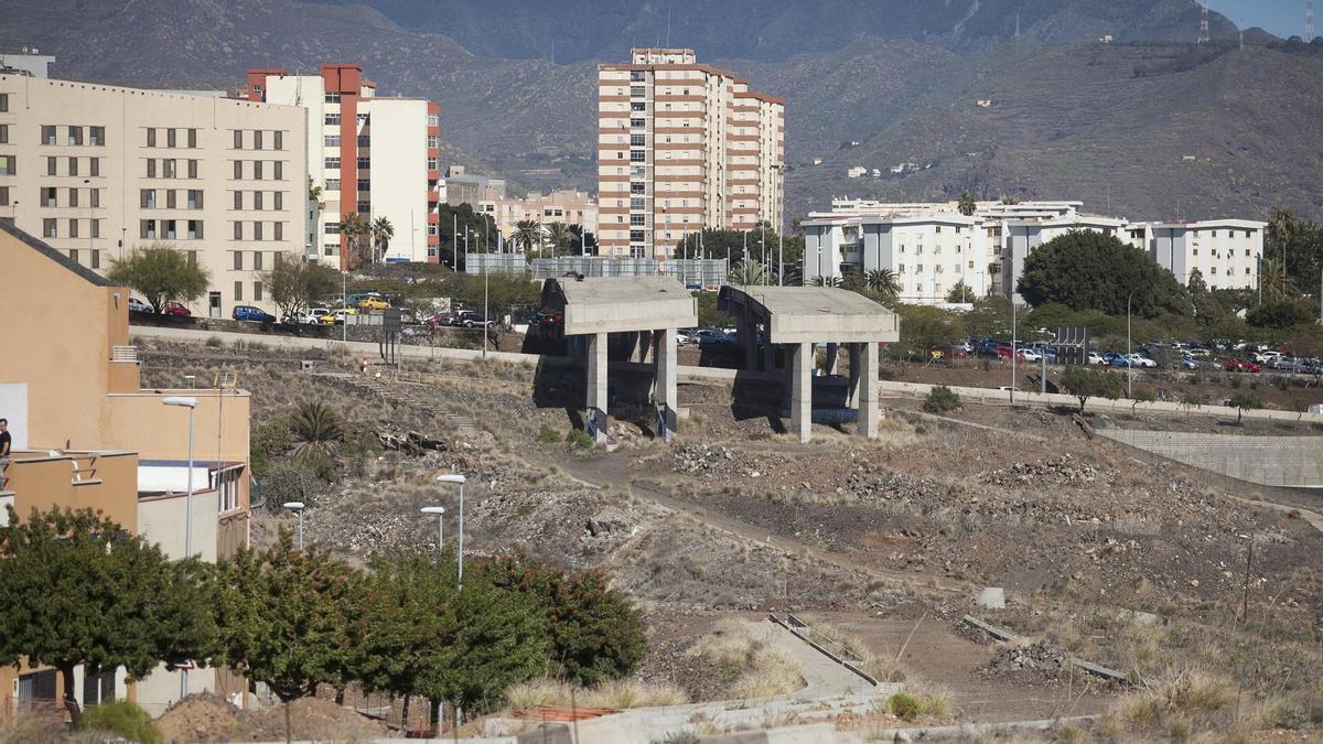 Viaducto inacabado de la carretera Ofra-El Chorrillo.
