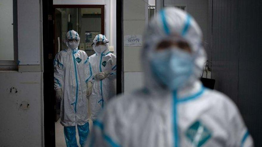 China anuncia que los pacientes en estado grave por el virus bajan de 1.000