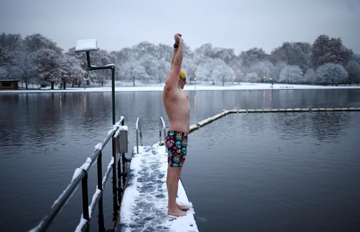 Baños helados en el lago Serpentine, en Londres