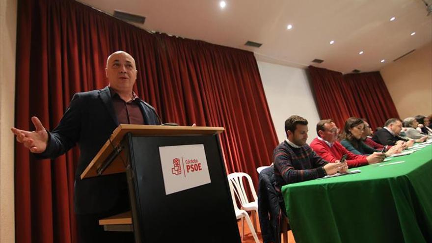 Ruiz pide «generosidad» para unas listas en las que habrá cambios