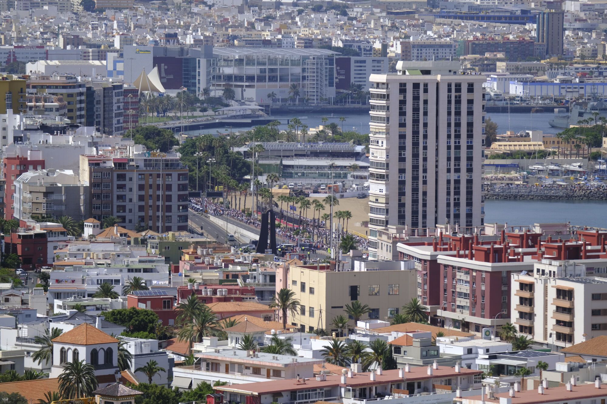Los actos por el Día de las Fuerzas Armadas en Las Palmas de Gran Canaria, en imágenes