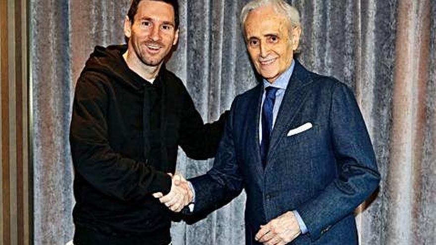 El futbolista Leo Messi, amb el tenor Josep Carreras.