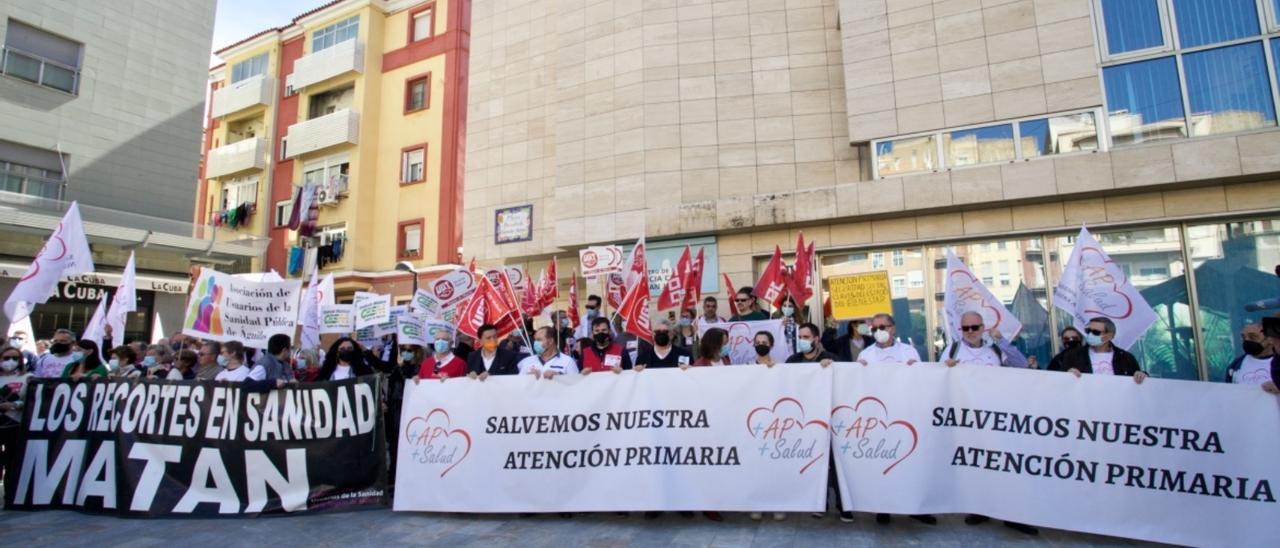 La manifestación ha arrancado en la plaza Castillejo, junto al centro de salud de San Juan en Murcia