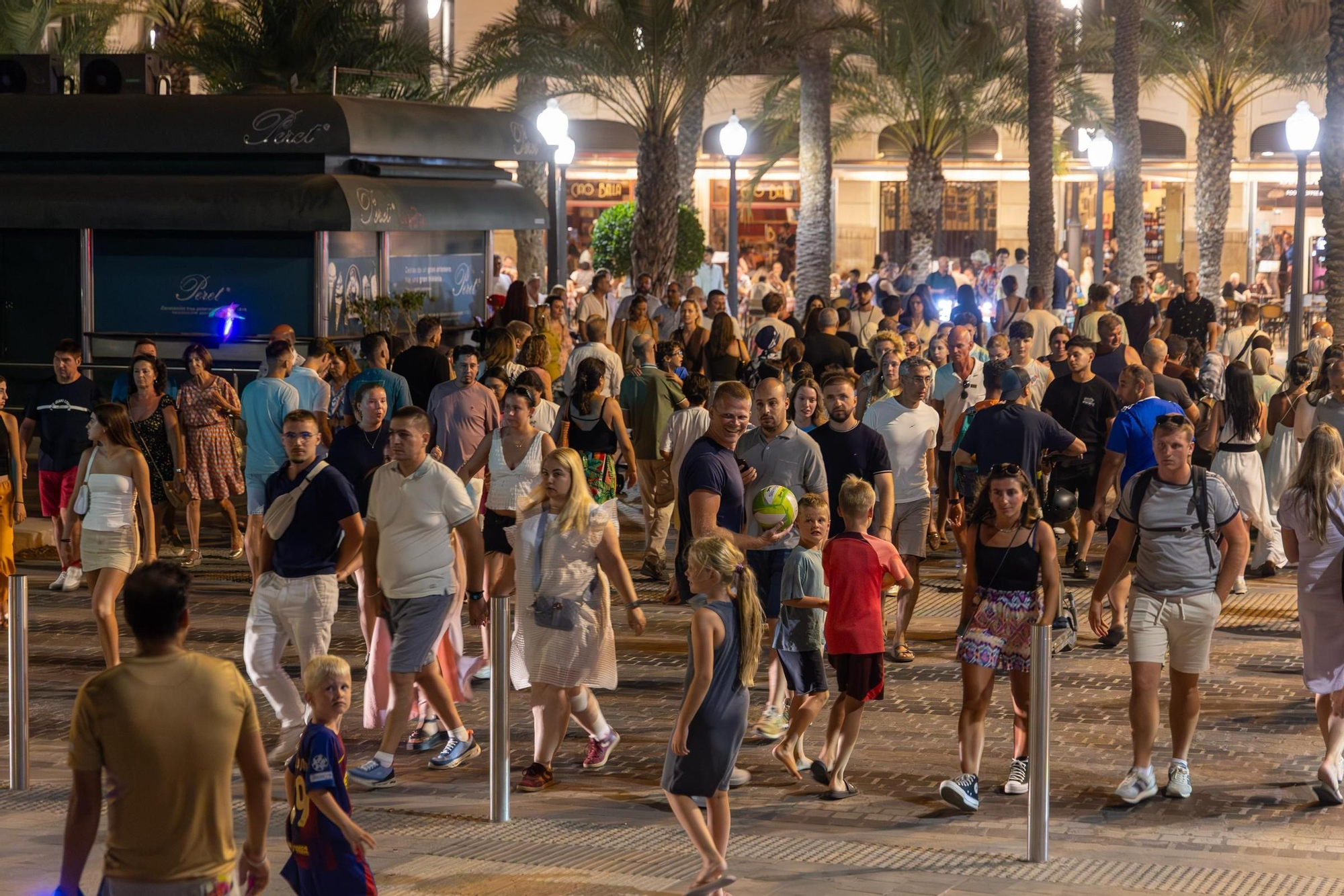 Operativo conjunto policial contra el ‘top manta’ en el puerto de Alicante