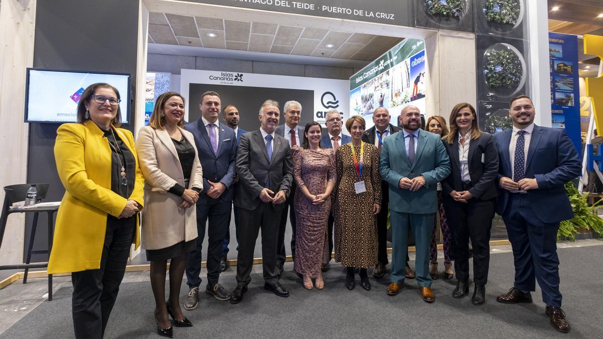 Representantes de AMTC con el presidente del Gobierno de Canarias, Ángel Víctor Torres.