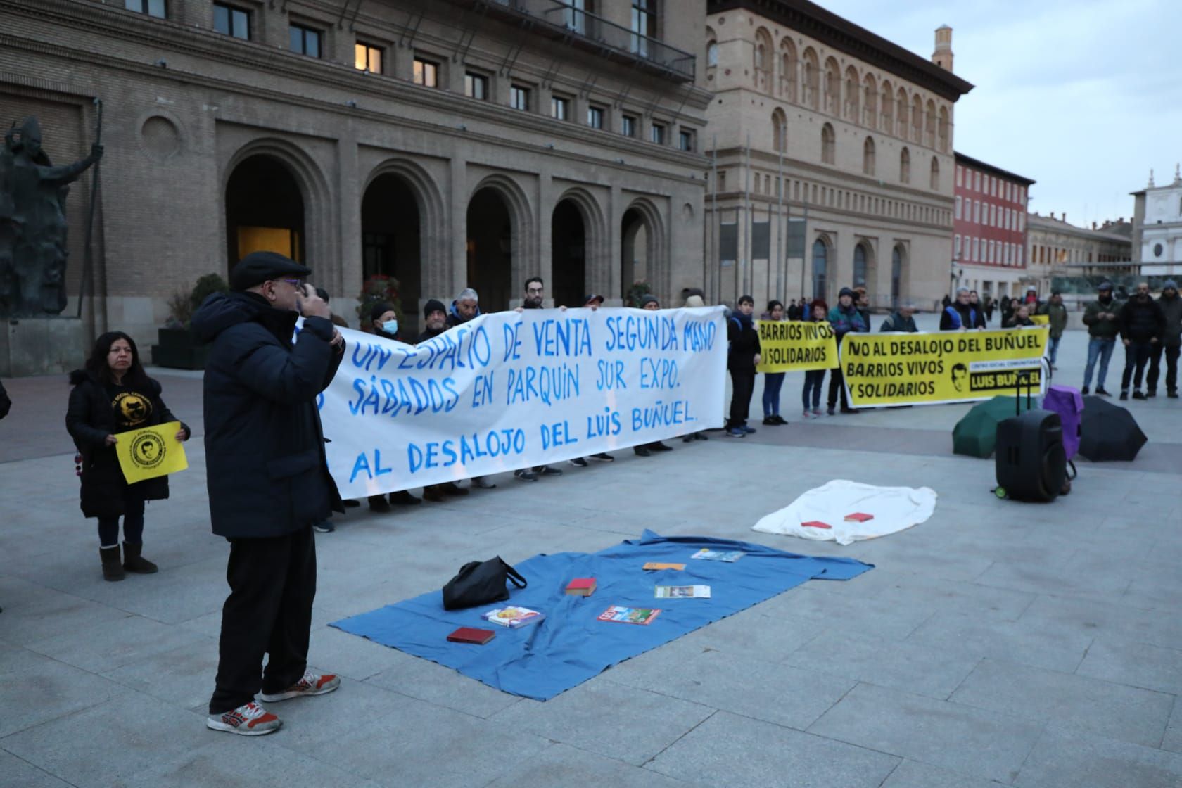 Protesta en la plaza del Pilar contra el desalojo del CSC Luis Buñuel