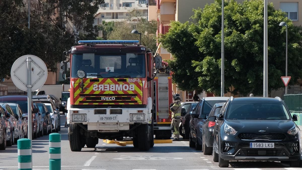Las imágenes del incendio del aparcamiento del Cetis en Ibiza