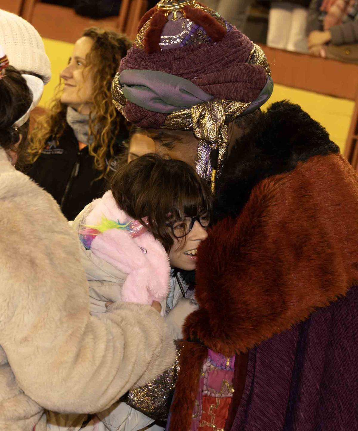 Las mejores imágenes de la Cabalgata de los Reyes Magos en Alicante