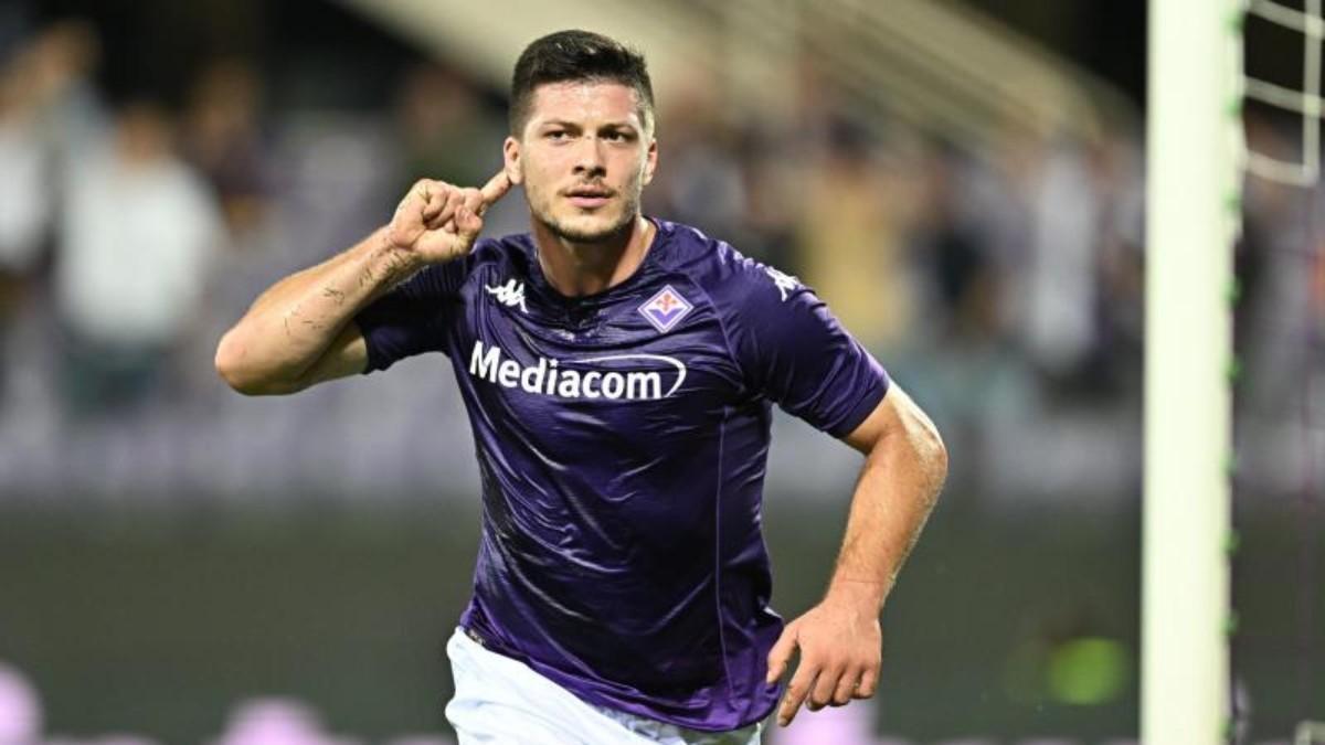 Luka Jovic en su último gol con la Fiorentina