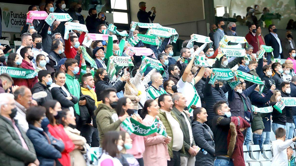 La afición del Córdoba CF recibe a los suyos frente al San Roque de Lepe.