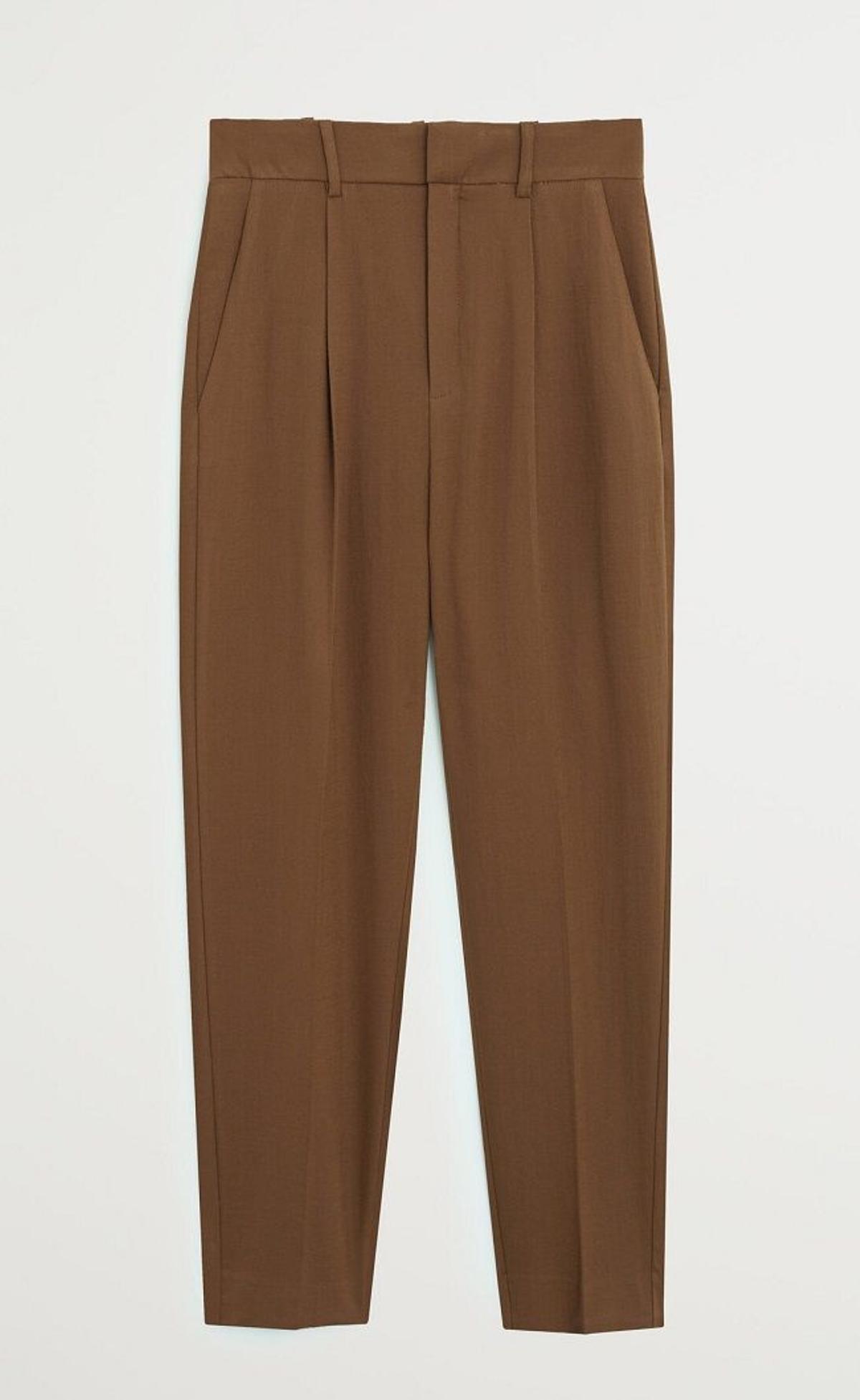 Pantalones de pinza en marrón chocolate de Mango