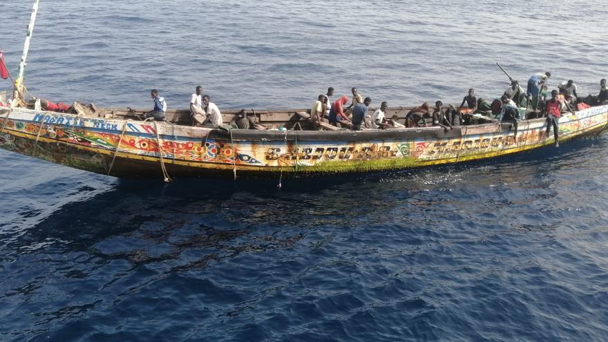 Un pesquero español salva 38 vidas en medio del Atlántico: &quot;No pudieron rescatar a todos, están destrozados&quot;