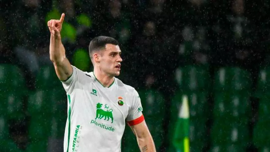 ¡Andrés Martín mantiene líder al Racing Club tras vencer al Mirandés!