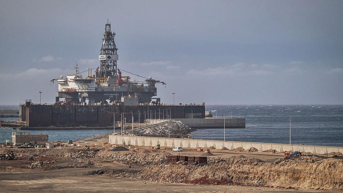 Imagen del puerto de Granadilla, que según Valbuena no tendrá regasificadora.