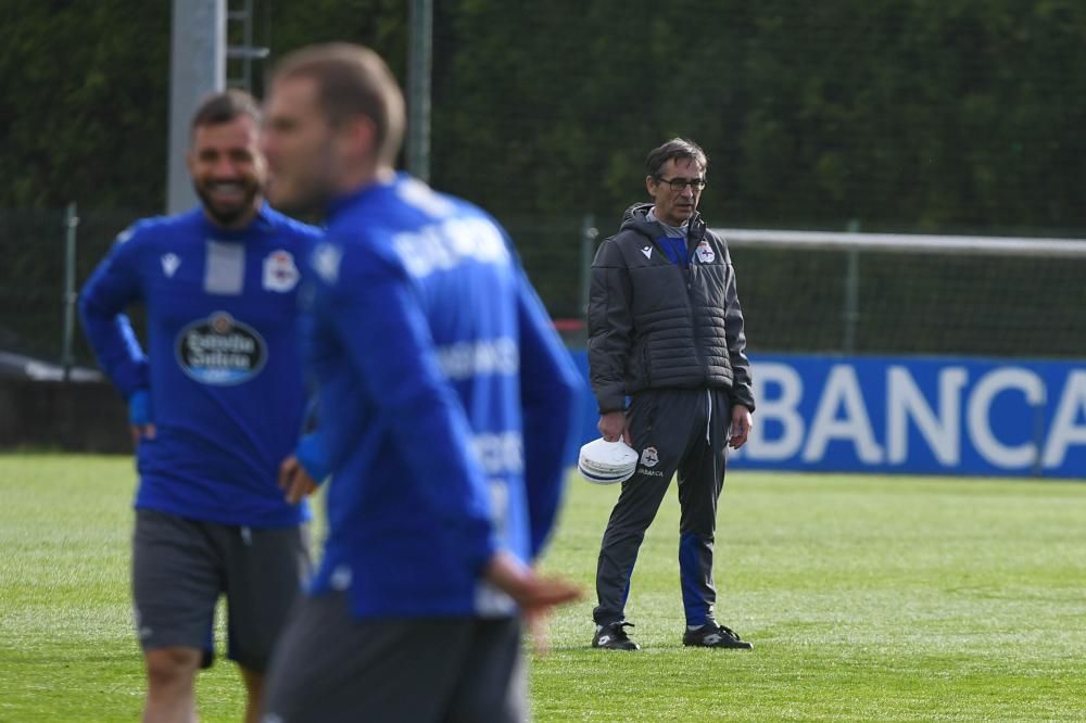 El Deportivo regresa a los entrenamientos tras el descanso con una sesión de larga duración sobre el cesped.