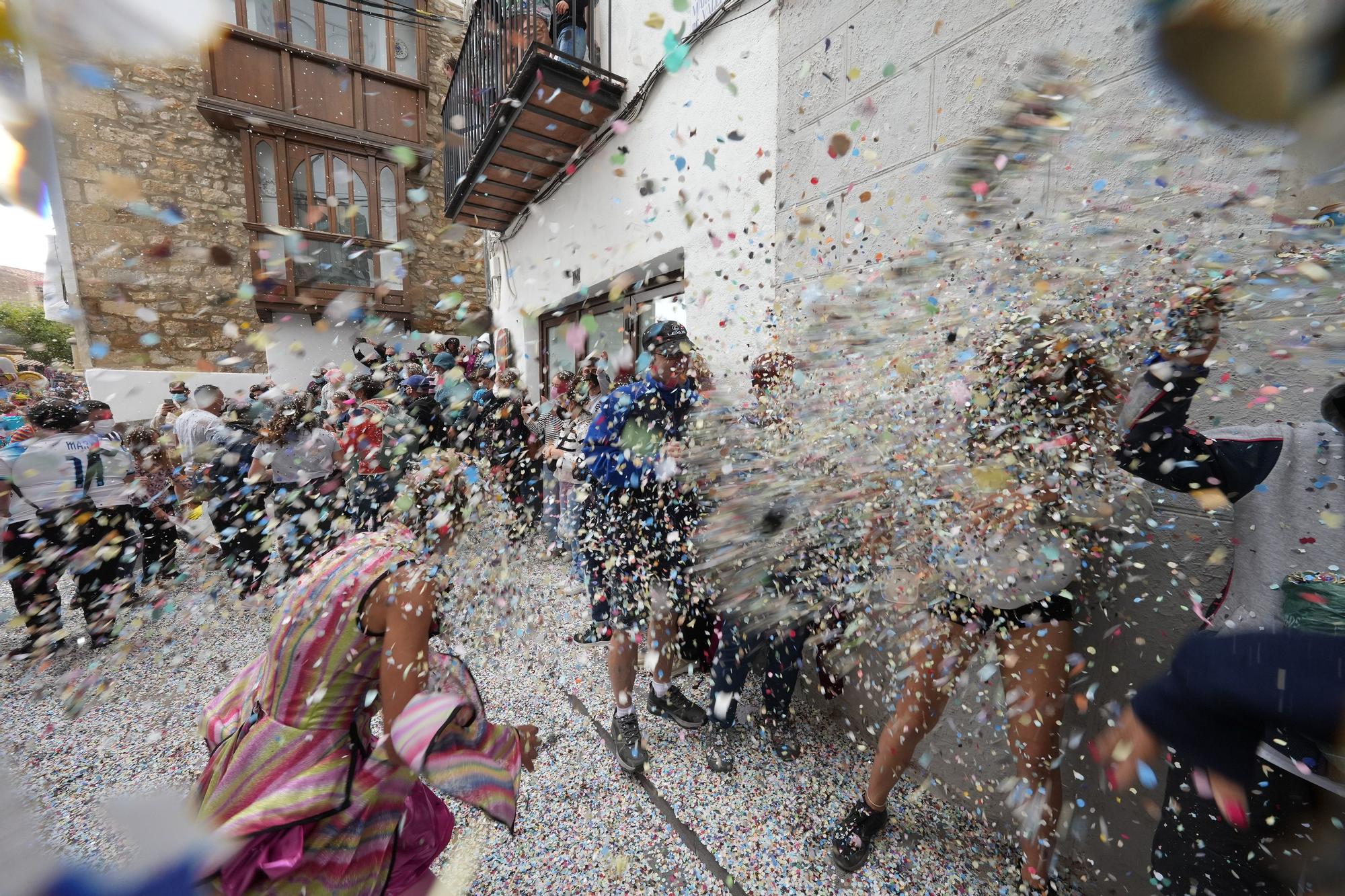 Búscate en el desfile de carrozas y disfraces de l'Anunci de Morella