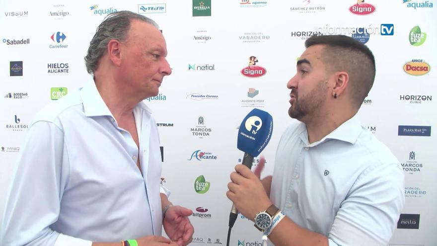 Salvador Navarro visita el Racó de Información TV en las Hogueras