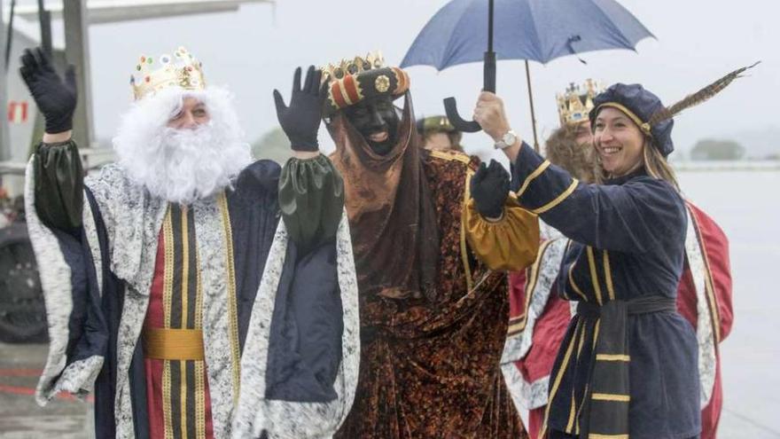 Los Reyes Magos desembarcan en Alvedro