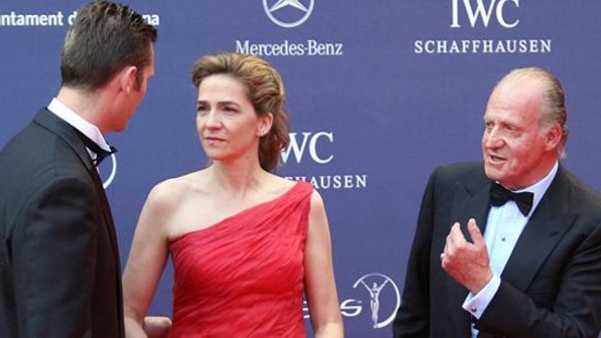 Iñaki Urdangarin, la infanta Cristina y el Rey, en la entrega de los premios Laureus en Barcelona, en el 2006.