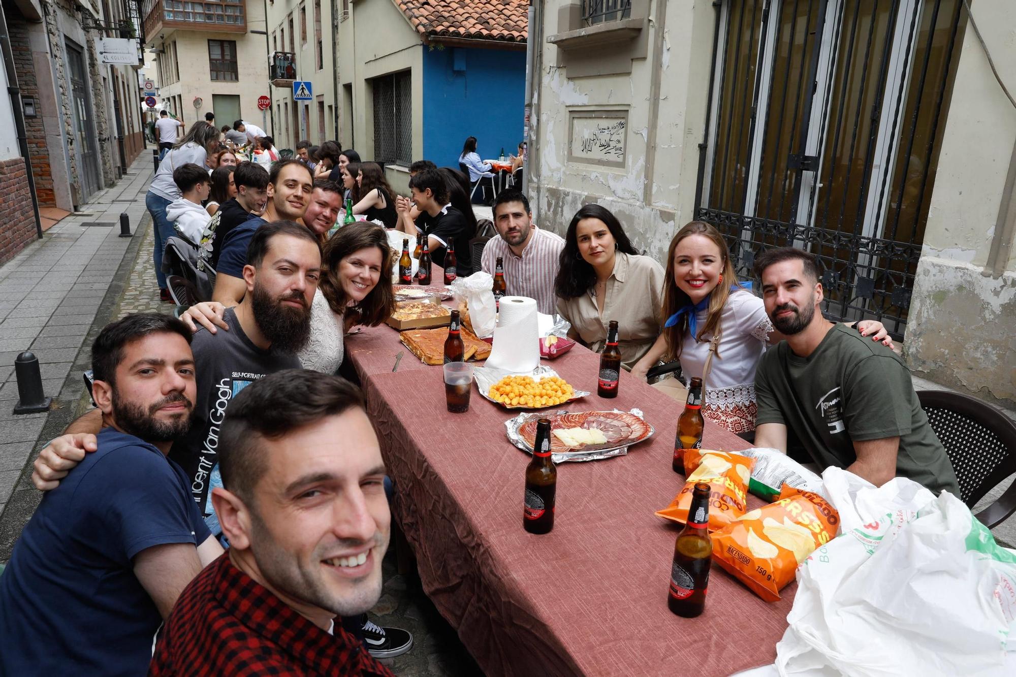 Grado abre boca para Santiago con la comida en la calle