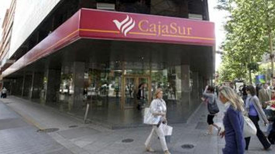Las conexiones a la banca móvil de Cajasur crecen un 25% en julio
