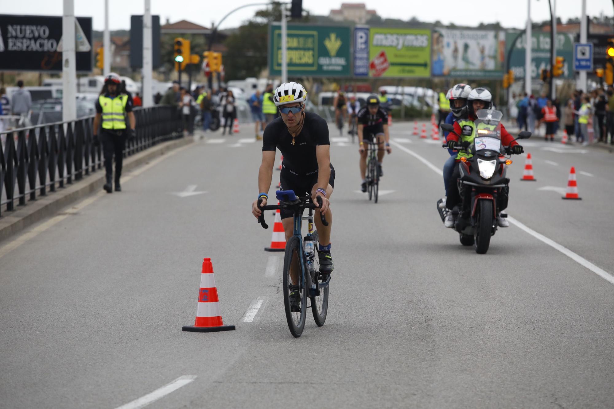 Julen Lopetegui, sobrino del exentrenador del Sevilla, y Beatriz Tenrreiro ganan el Triatlón Ciudad de Gijón-Playa de San Lorenzo