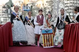 Los infantiles reciben los premios... que casi se pierden