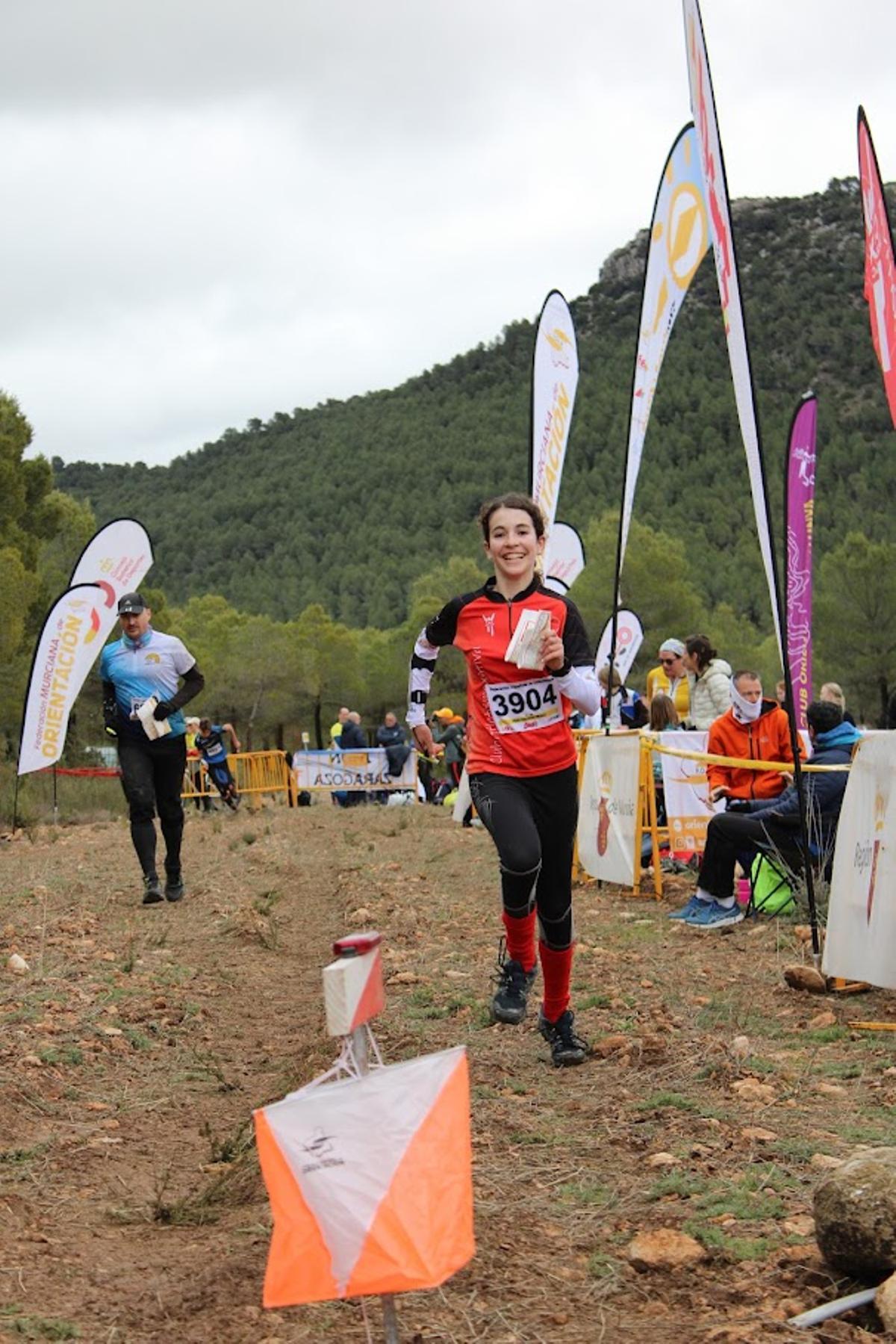 Vera Aragón, del CAX Orientació, en el Trofeo Costa Cálida de Murcia.
