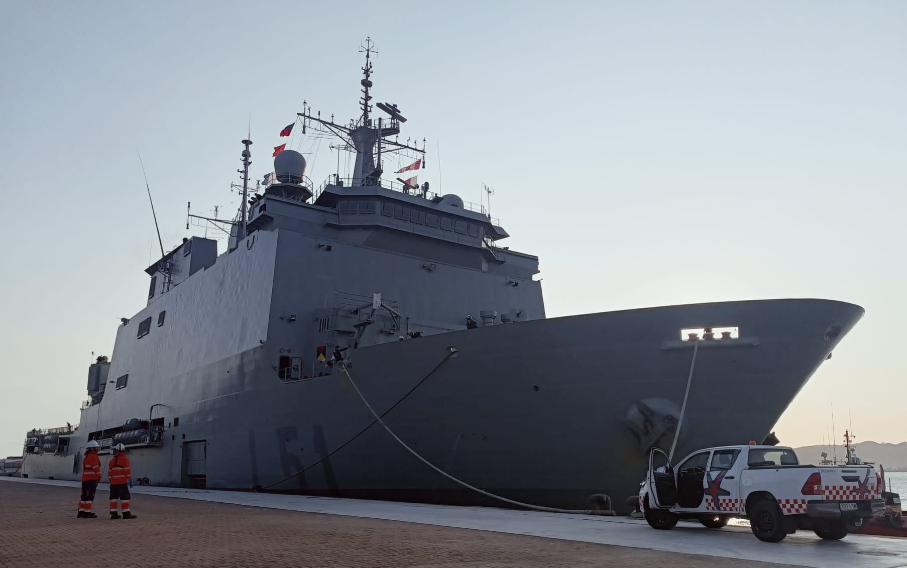 La Armada española desembarca en Vigo