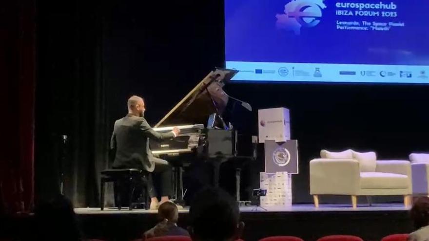 Vídeo de la actuación del pianista Barilaro en la inauguración EuroSpaceHub Ibiza Forum