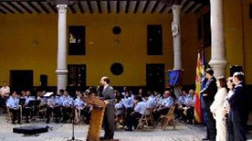 Lambán inaugura la restauración del patio del Palacio de Eguarás