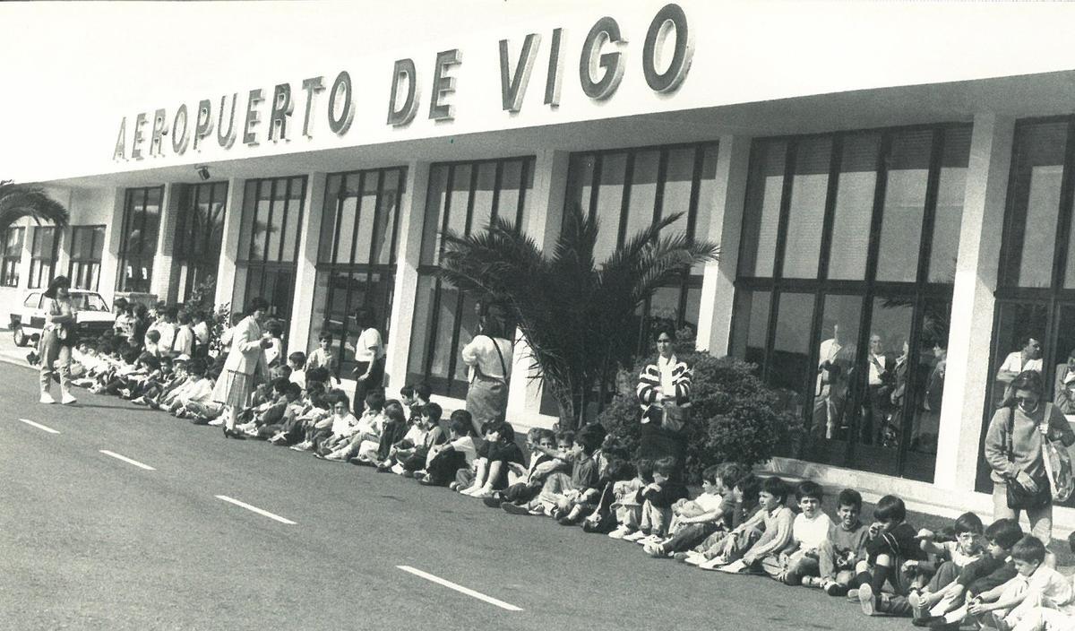 Una vista escolar al aeropuerto de Vigo en los años 70.