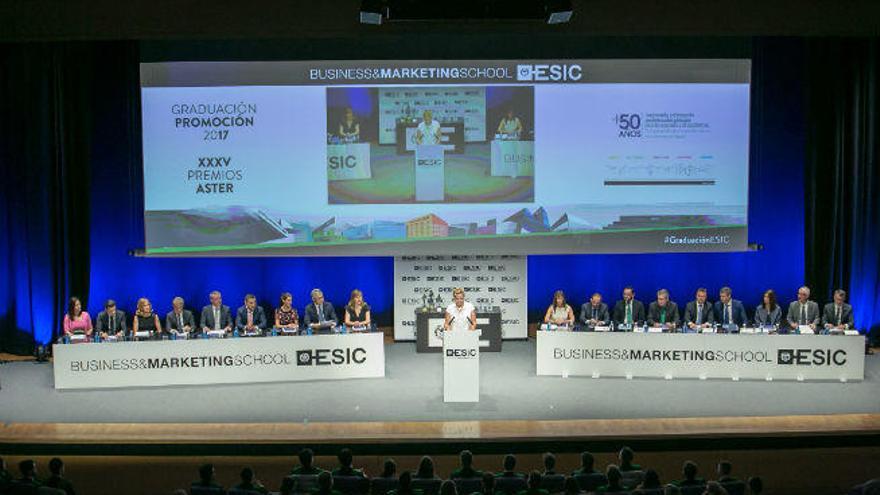 ESIC Valencia celebra la Graduación de los alumnos de Grado y entrega los Premios Aster