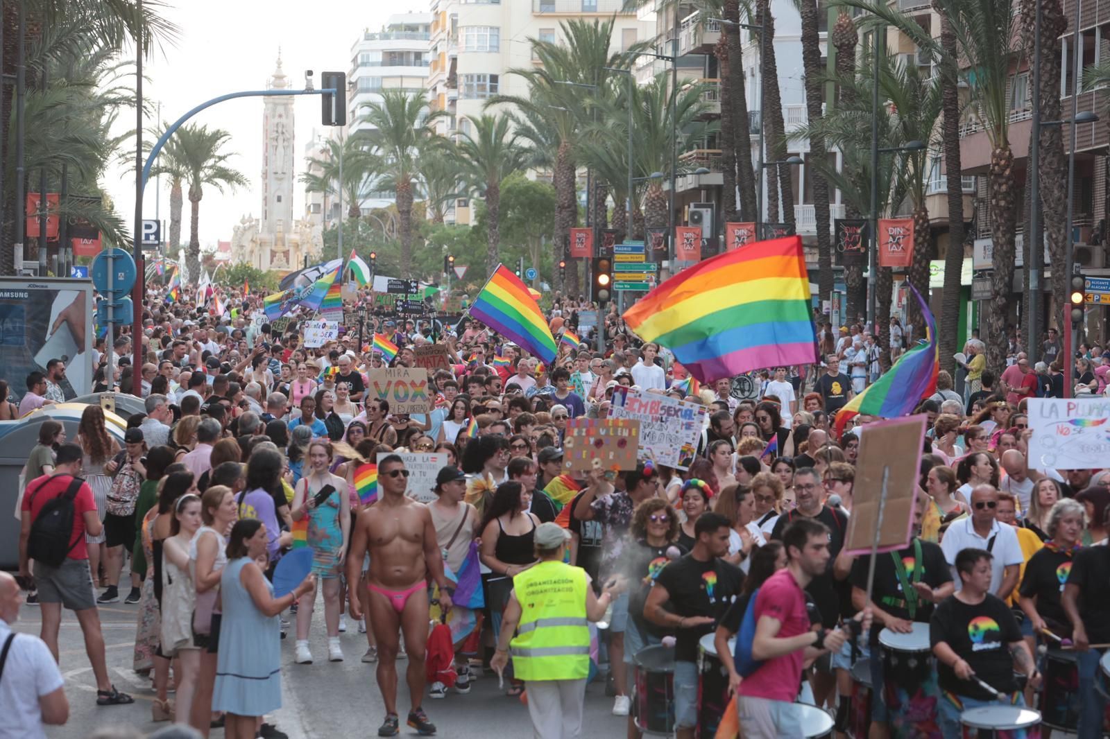 Así ha sido la manifestación LGTBI en Alicante