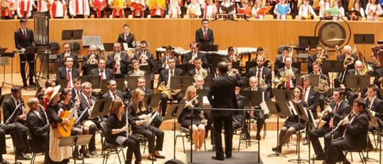 La banda y la coral de Faura hicieron vibrar el Palau de la Música