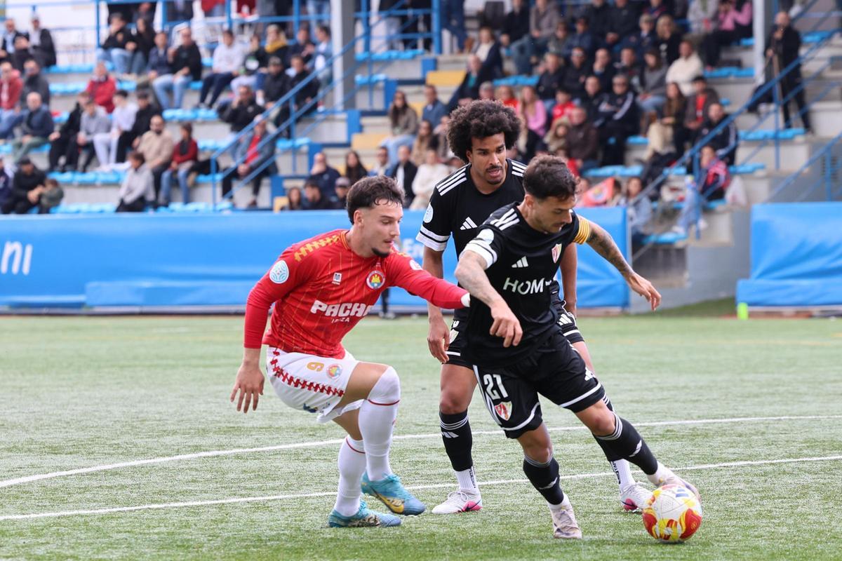 La SD Ibiza cae 1-2 ante el Barbastro, un equipo que llevaba 11 jornadas sin ganar