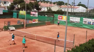 El Club de Tenis Torrevieja saca a concurso la gestión de su Escuela de Tenis