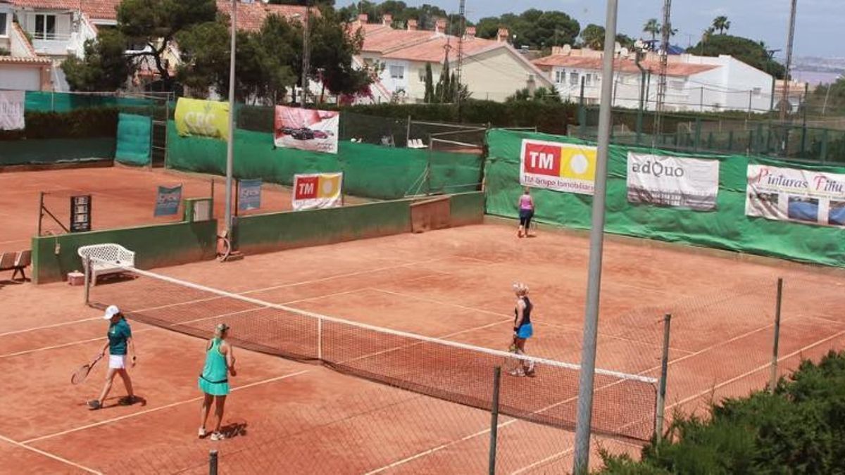 El Club de Tenis Torrevieja saca a concurso la gestión de su Escuela de Tenis.
